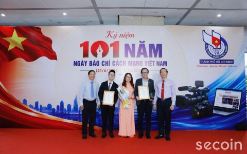 Ông Đinh Hồng Kỳ được trao Giải Báo chí TP.HCM lần thứ 44 – Dấu ấn của một doanh nhân và cây bút tâm huyết